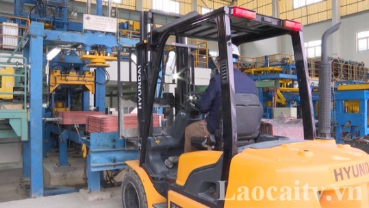 Duy trì sản xuất công nghiệp ngay ngày đầu năm mới