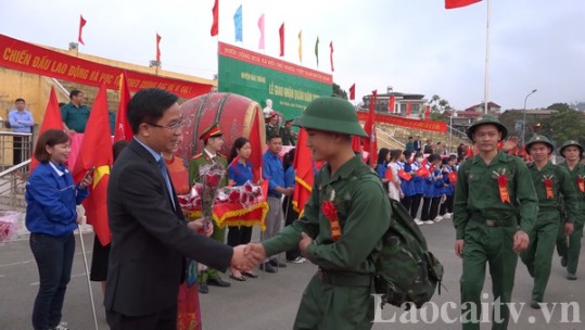 Lễ giao nhận quân tại 9 huyện, thành phố, thị xã