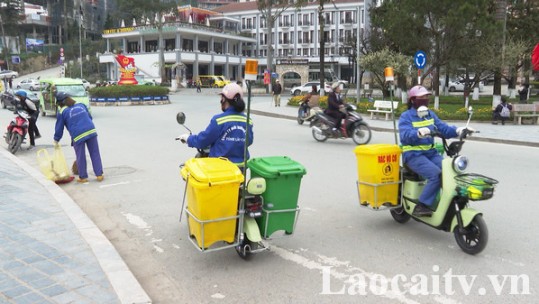 Độc đáo xe thu gom rác lưu động ở Sa Pa