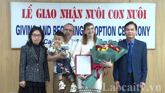 Lễ giao nhận con nuôi có yếu tố nước ngoài