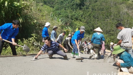 Bát Xát: Phấn đấu giảm tỷ lệ hộ nghèo tại các xã đặc biệt khó khăn
