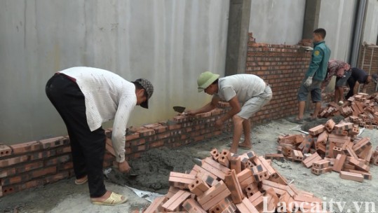 Vật liệu tăng giá, doanh nghiệp và người dân gặp khó