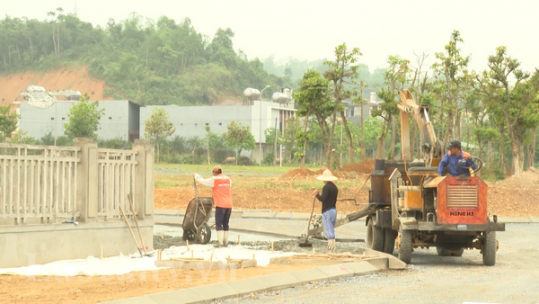 Đẩy nhanh tiến độ các công trình chào mừng 65 năm Bác Hồ lên thăm Lào Cai