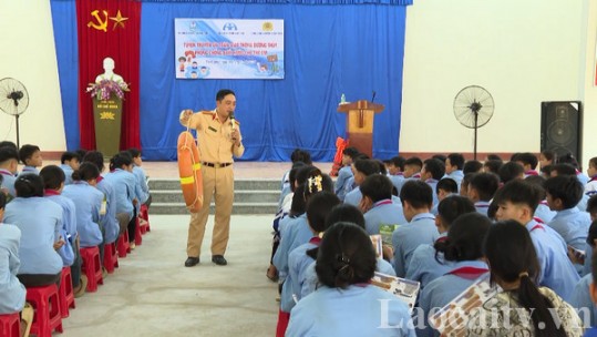 Tăng cường tuyên truyền, phổ biến pháp luật về an toàn giao thông đường thủy