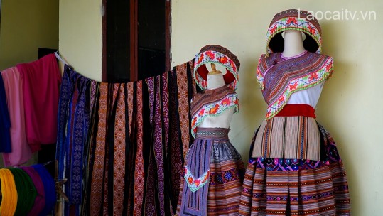 Thoát nghèo nhờ nghề dệt thổ cẩm