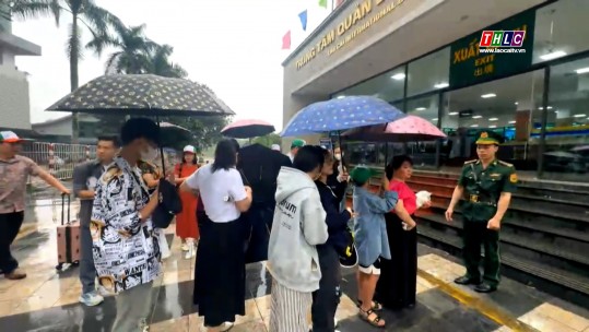 Sáng ở Cửa khẩu Quốc tế Lào Cai