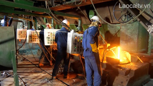 Niềm vui công nhân Nhà máy Gang thép Lào Cai khi quay trở lại làm việc