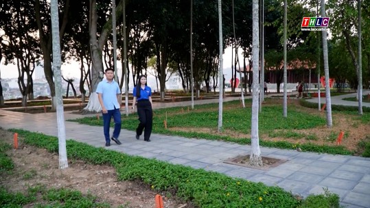 Sáng ở công viên Hồ Chí Minh