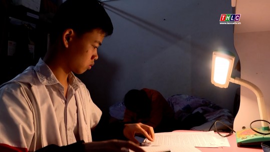 Phạm Tiến Thành vượt khó học giỏi
