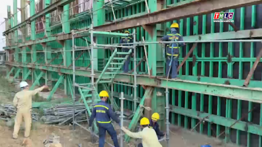 Giá thép và xi măng tăng khiến doanh nghiệp xây dựng lo lắng