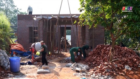 Đồn Biên phòng Bát Xát giúp dân xóa nhà tạm