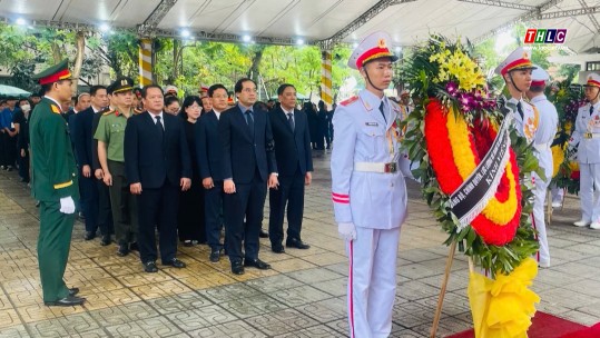 Đoàn công tác tỉnh Lào Cai kính viếng nguyên Chủ tịch nước Trần Đức Lương