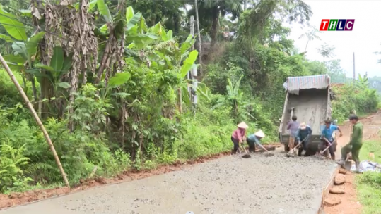 Khánh Yên Trung - người dân tự nguyện dịch rào hiên đất làm đường