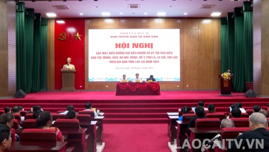 Hội nghị gặp mặt đại biểu người có uy tín