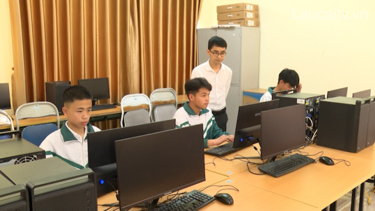 Mang tình yêu tin học đến học sinh vùng cao