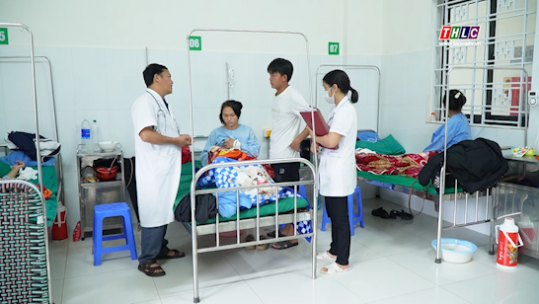 Bác sĩ Sùng Seo Tỏa tận tâm với nghề