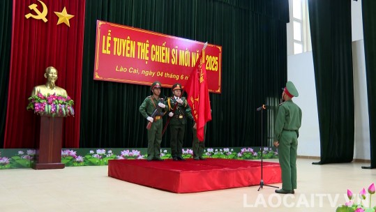 Trung đoàn 254 tổ chức lễ tuyên thệ cho 300 chiến sĩ mới