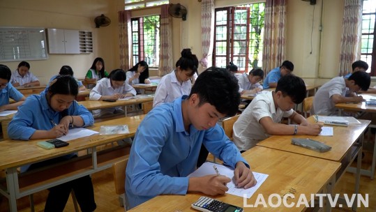 Ngày thi đầu tiên Kỳ thi tuyển sinh vào lớp 10 THPT diễn ra an toàn, nghiêm túc