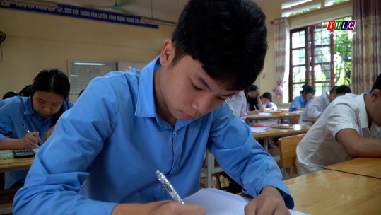 Thí sinh bước vào ngày thi thứ 2 kỳ thi tuyển sinh vào lớp 10 THPT