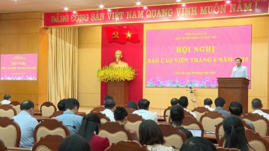 Hội nghị báo cáo viên Trung ương tháng 6