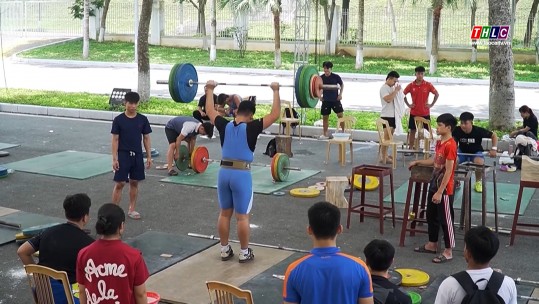 Buổi sáng cùng vận động viên cử tạ