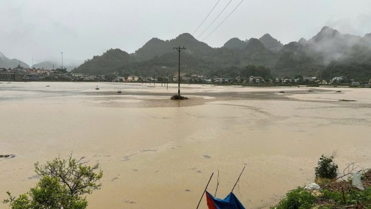 Dông lốc xảy ra trên địa bàn huyện Mường Khương
