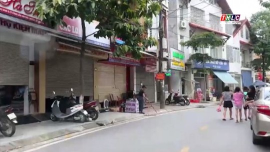 Cửa hàng tiêu dùng đóng cửa gây khó khăn cho người dân