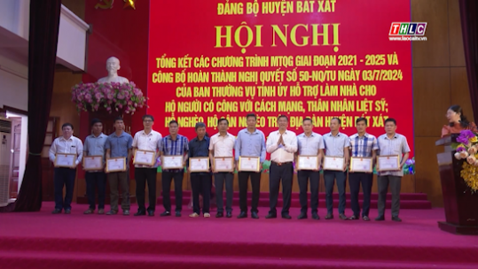 Bát Xát công bố hoàn thành xóa nhà tạm, nhà dột nát