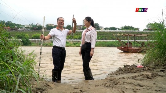 Đo mực nước sông Hồng mỗi sáng