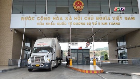 Hỗ trợ thông quan xuất khẩu quả vải tươi trong buổi sáng hàng ngày