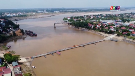Cầu phao Phong Châu sẵn sàng phục vụ người dân qua sông Hồng