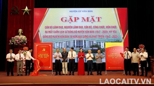 Văn Bàn giới thiệu, ra mắt cuốn Lịch sử Đảng bộ huyện Văn Bàn giai đoạn 1947 - 2025