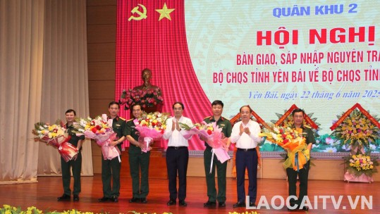 Hội nghị bàn giao sáp nhập nguyên trạng Bộ Chỉ huy Quân sự tỉnh Yên Bái về Bộ Chỉ huy Quân sự tỉnh Lào Cai