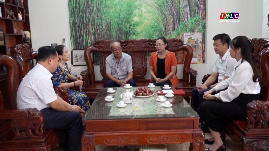 Bí thư Thành ủy Lào Cai Giàng Thị Dung thăm, tặng quà các gia đình chính sách