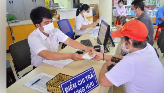 Các trường hợp tạm dừng hưởng trợ cấp xã hội