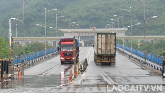 Giá trị xuất, nhập khẩu qua các cửa khẩu ước đạt hơn 1,2 tỷ USD