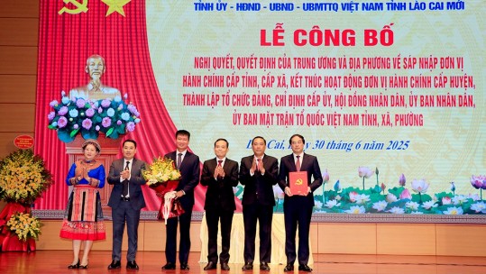Công bố nghị quyết, quyết định của Trung ương và tỉnh Lào Cai về sáp nhập đơn vị hành chính các cấp